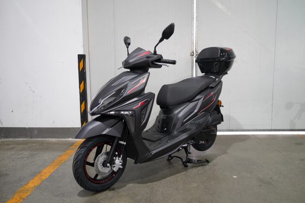 Leeway Lix 125cc Scooter EFi Euro 5 Free Rear Rack and Top Box, In Stock - Image 5