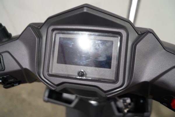 Leeway Lix 125cc Scooter EFi Euro 5 Free Rear Rack and Top Box, In Stock - Image 3